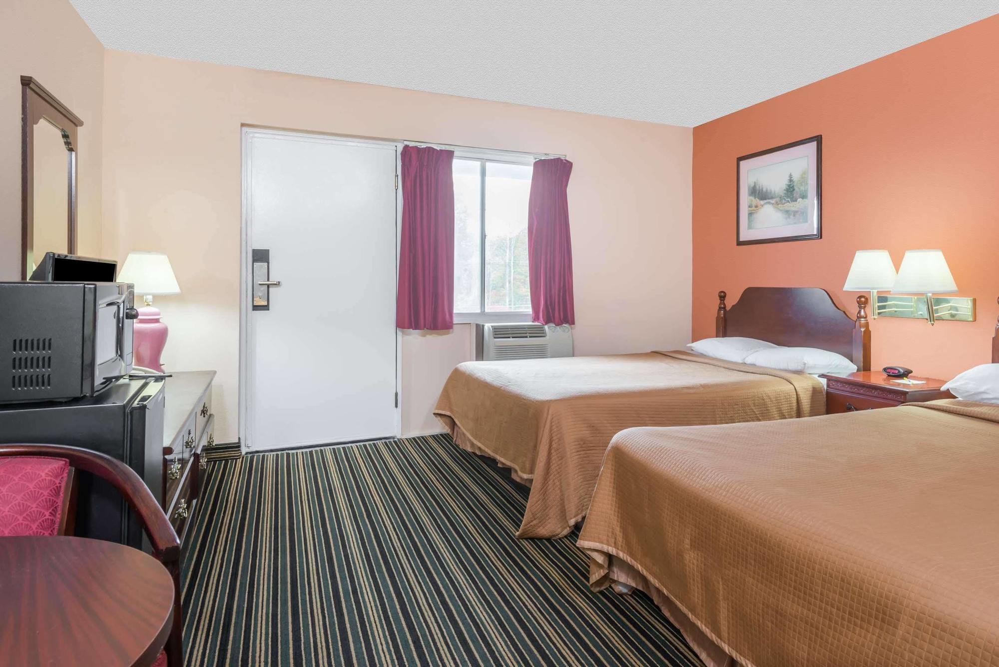 Days Inn By Wyndham Lenox Ma Экстерьер фото
