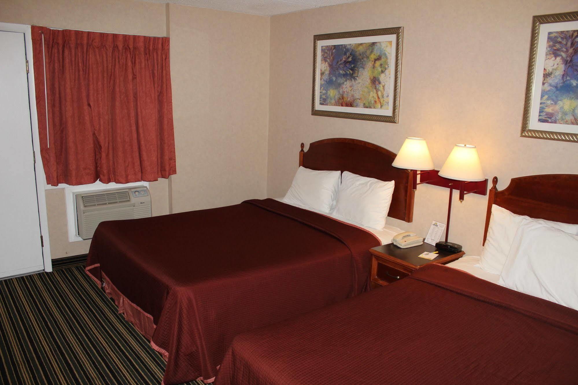 Days Inn By Wyndham Lenox Ma Экстерьер фото